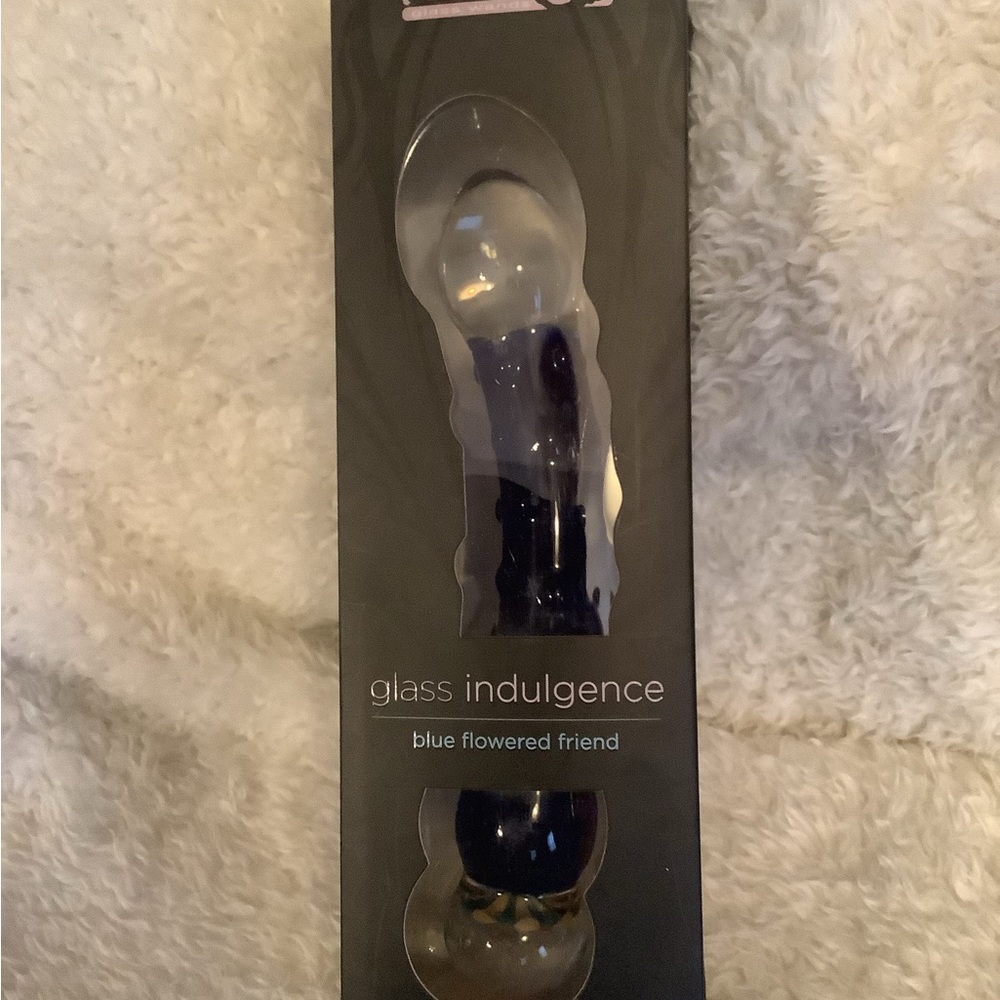Glass Indulgence Blue Flowered Friend